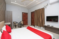 Collection O The Golden Village Nehru Park