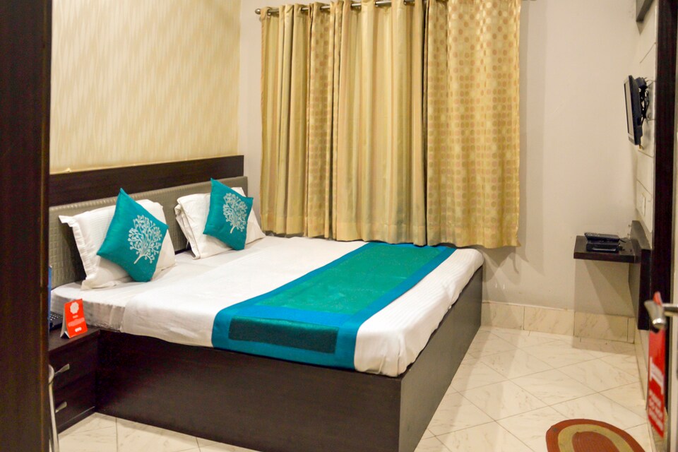 OYO 8210 Hotel MRK, Godowlia, Varanasi