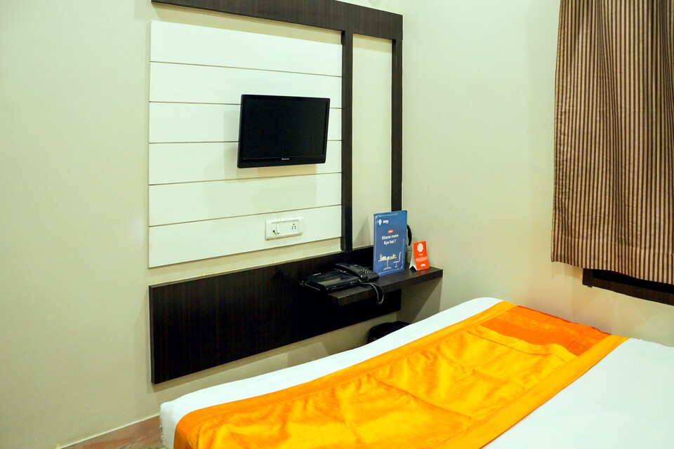 OYO 8210 Hotel MRK, Godowlia, Varanasi
