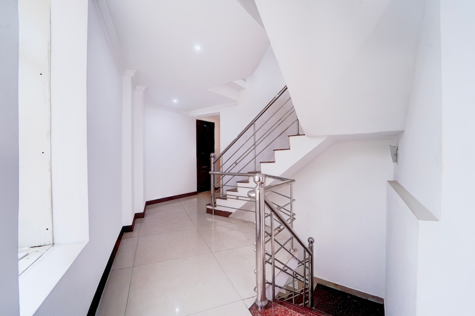 Hotel O DH Road Ernakulam, MG Road Kochi-II, Kochi