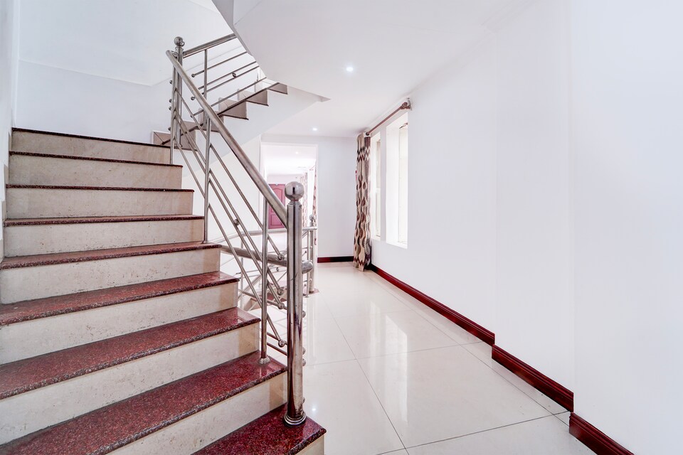 Hotel O DH Road Ernakulam, MG Road Kochi-II, Kochi