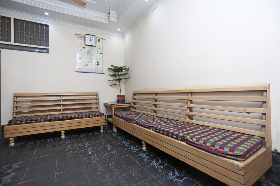 OYO 9001 Hotel East West, Park Circus Kolkata, Kolkata