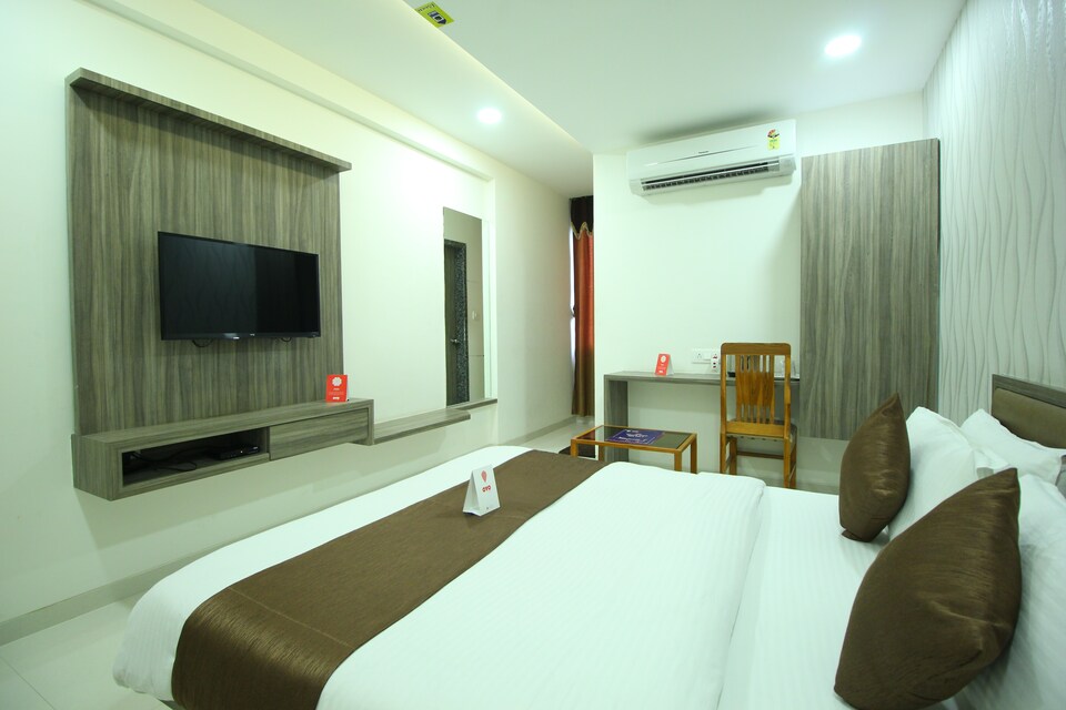 OYO 8262 The Pacific Hotel, Alkapuri Vadodara, Vadodara