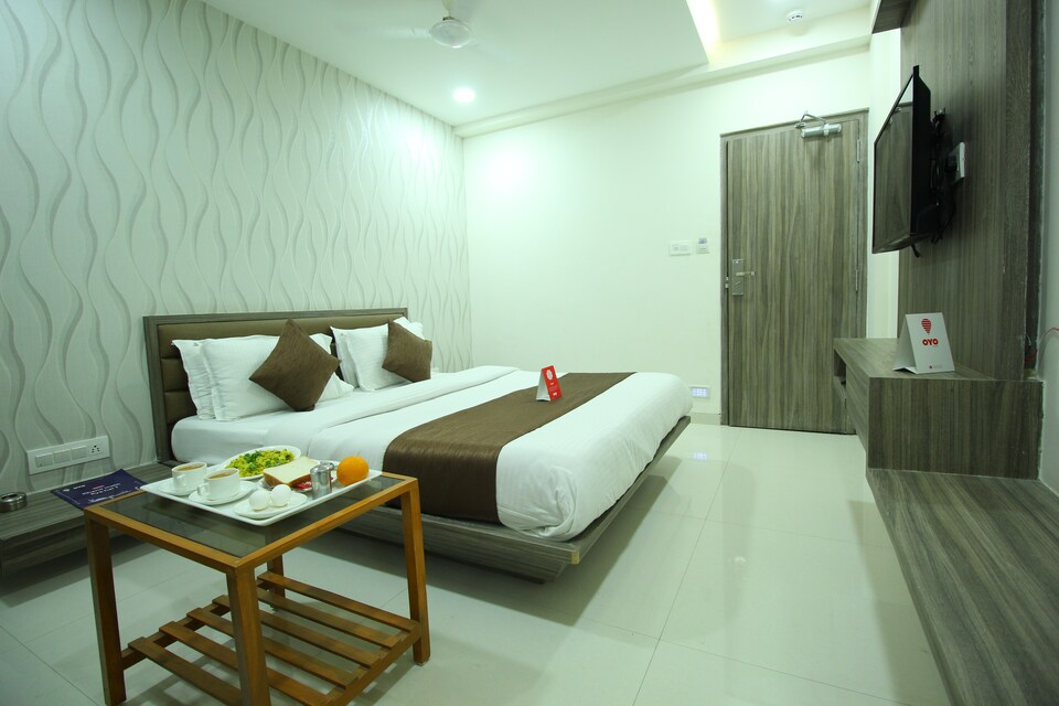 OYO 8262 The Pacific Hotel, Alkapuri Vadodara, Vadodara