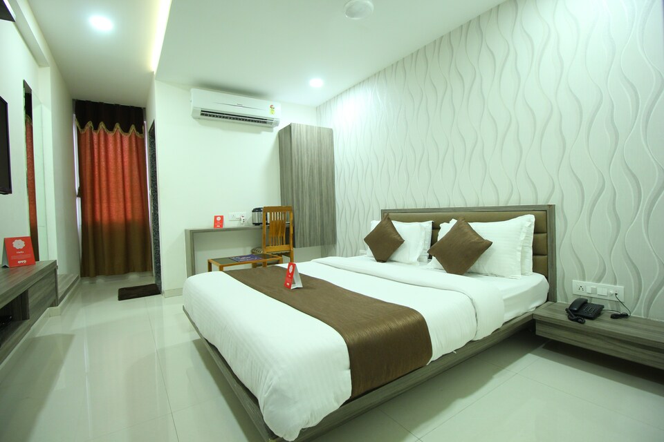 OYO 8262 The Pacific Hotel, Alkapuri Vadodara, Vadodara