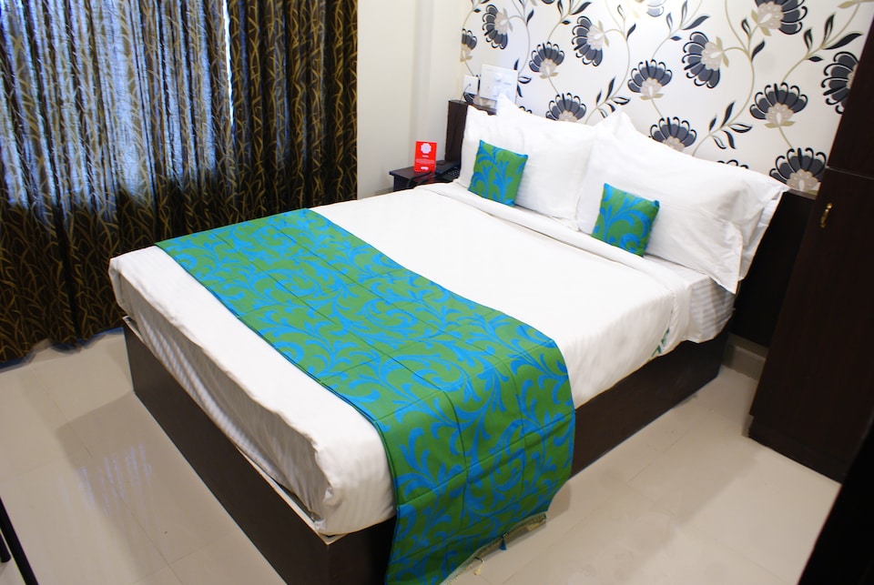 Collection O 8267 Galaxy Inn, MG Road Kochi, Kochi