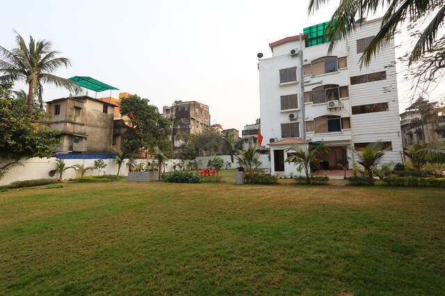 Premium Hotels Chi Minh Sarani  Kolkata Starting    480 Upto