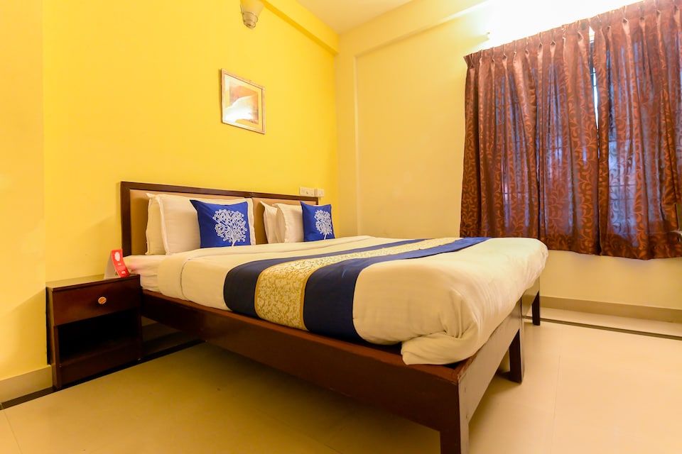 OYO 8273 Diamond Inn, Kakkanad Kochi, Kochi