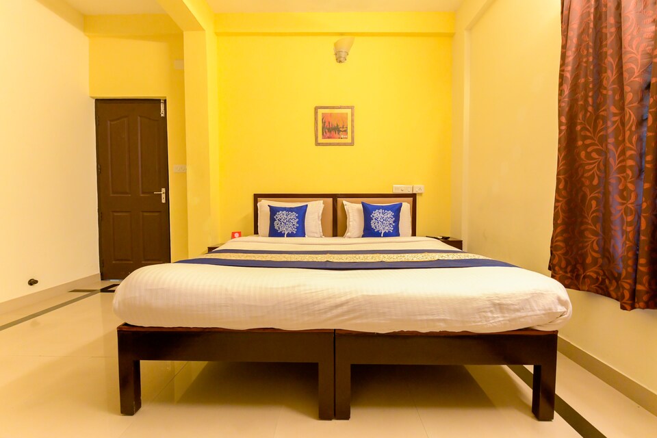 OYO 8273 Diamond Inn, Kakkanad Kochi, Kochi