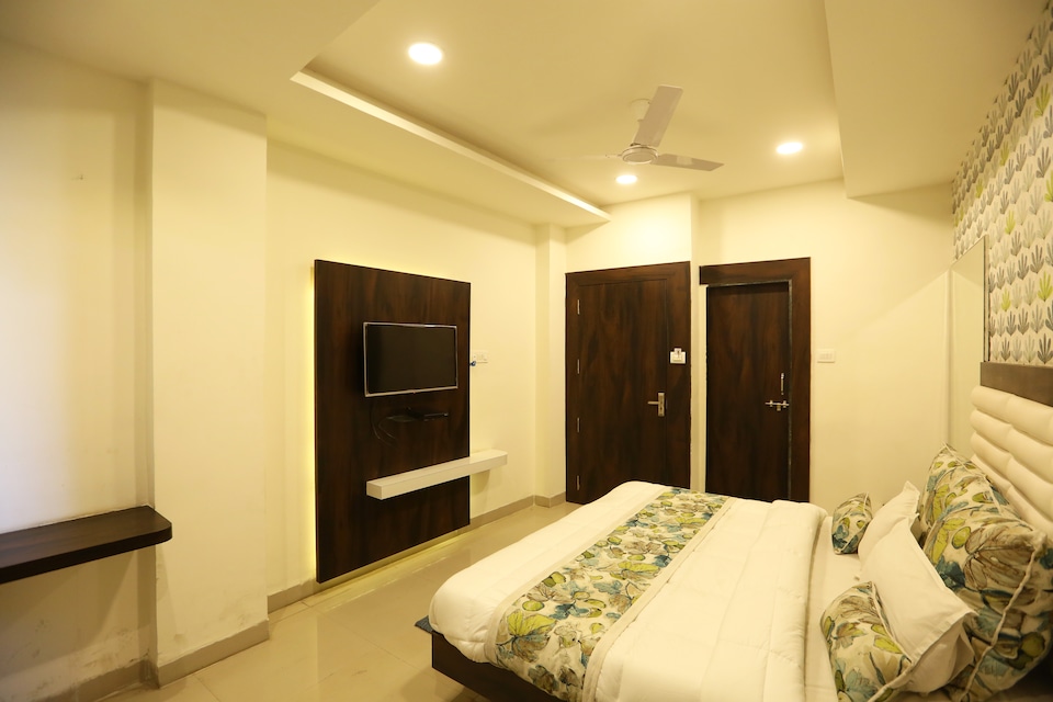 OYO 8274 Hotel Royal Palace, Hamidia Road Bhopal, Bhopal