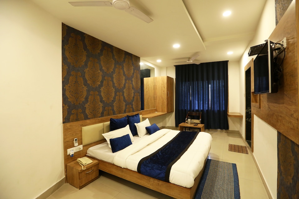OYO 8274 Hotel Royal Palace, Hamidia Road Bhopal, Bhopal