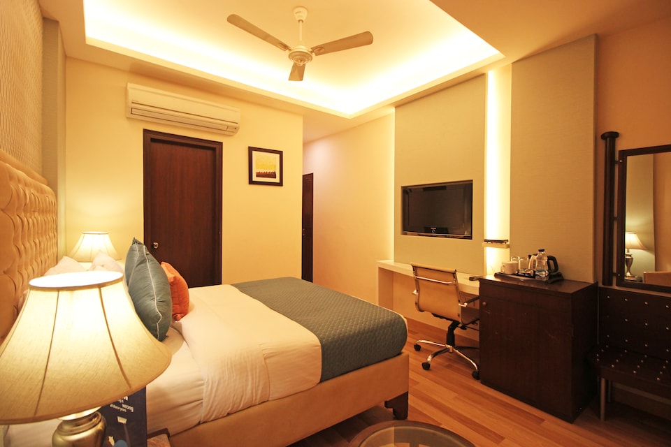 OYO 8283 Hotel Clark International, Karol Bagh Delhi, Delhi