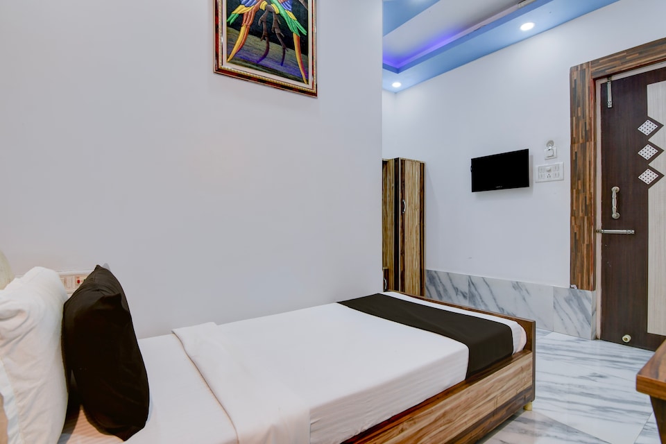 Collection O NSCB International Airport Formerly Raj Guest House, VIP Road Kolkata, Kolkata