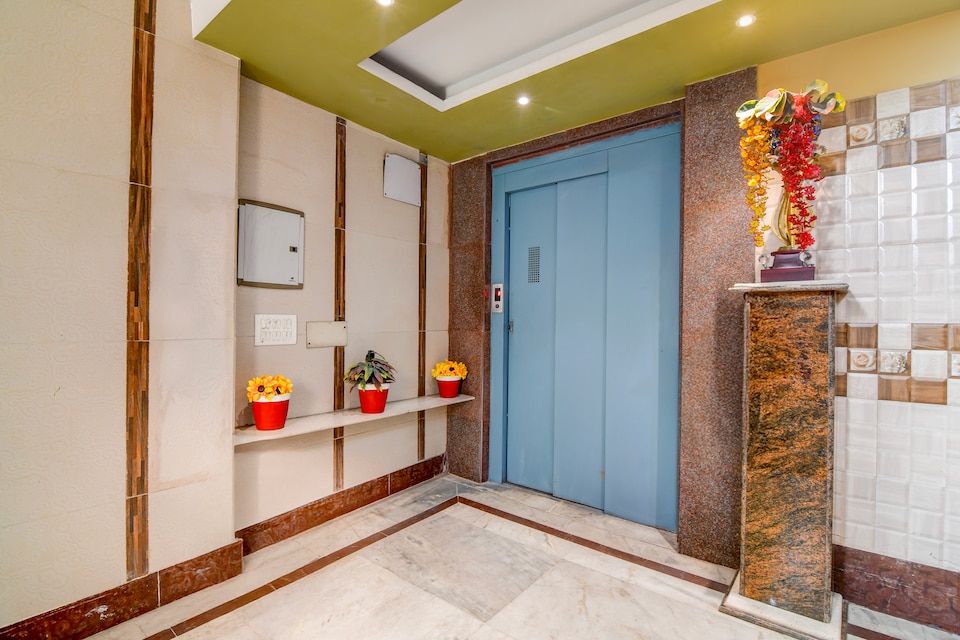 Collection O NSCB International Airport Formerly Raj Guest House, VIP Road Kolkata, Kolkata