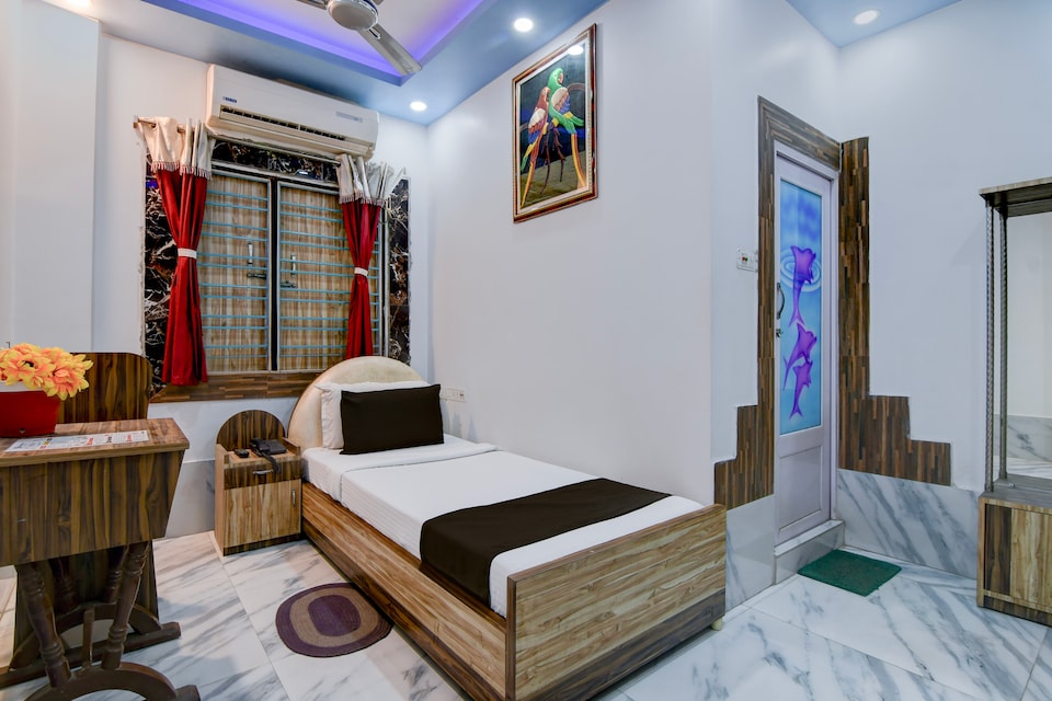 Collection O NSCB International Airport Formerly Raj Guest House, VIP Road Kolkata, Kolkata