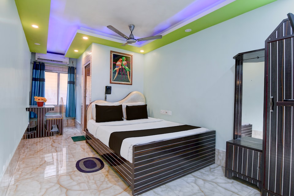 Collection O NSCB International Airport Formerly Raj Guest House, VIP Road Kolkata, Kolkata