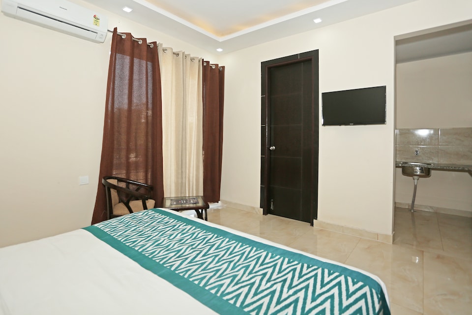 OYO 8327 The Cube C 21, Golf Course Road, Gurgaon