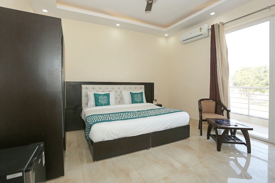 OYO 8327 The Cube C 21, Golf Course Road, Gurgaon