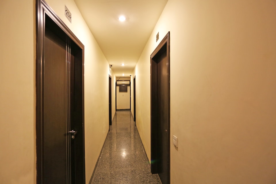 OYO Hotel De Plaza, Airport Delhi, Delhi Transit