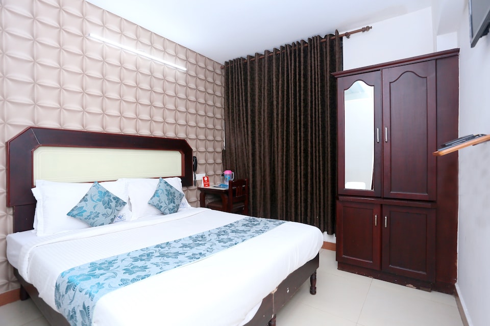 OYO 8331 Kodavath Residency, Aluva Kochi, Kochi