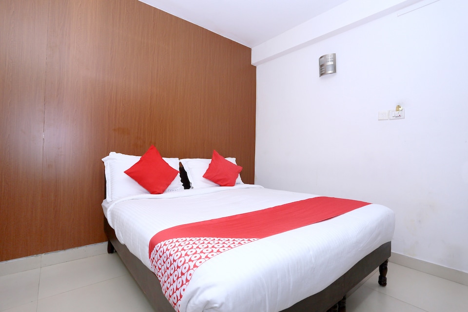 OYO 8331 Kodavath Residency, Aluva Kochi, Kochi