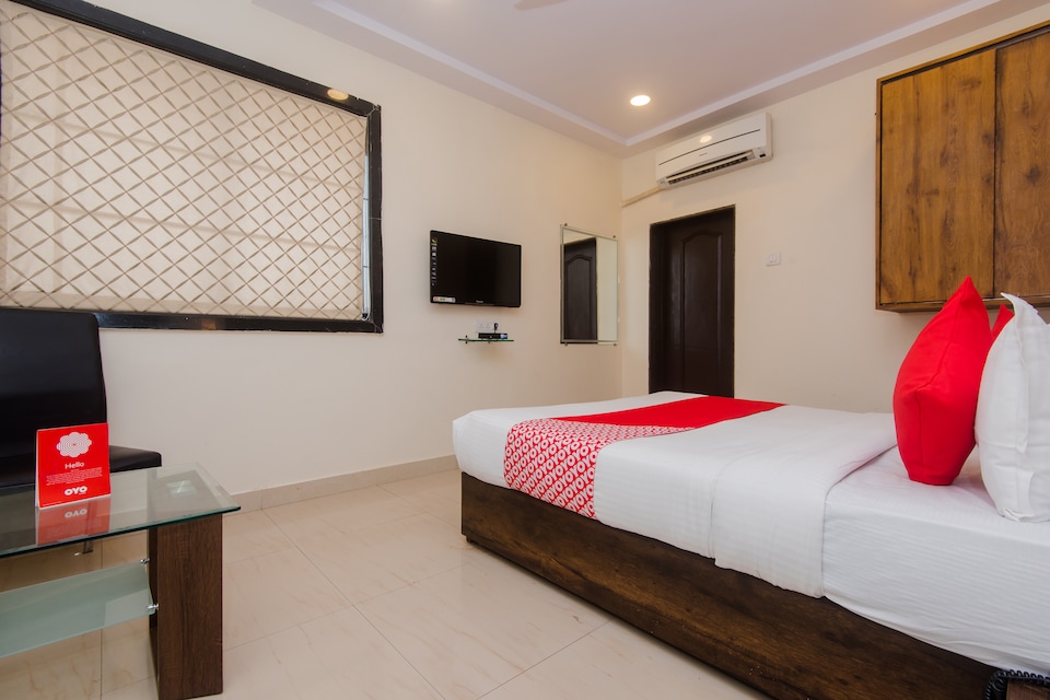 OYO 8373 Rigga Inn, Juhu, Mumbai