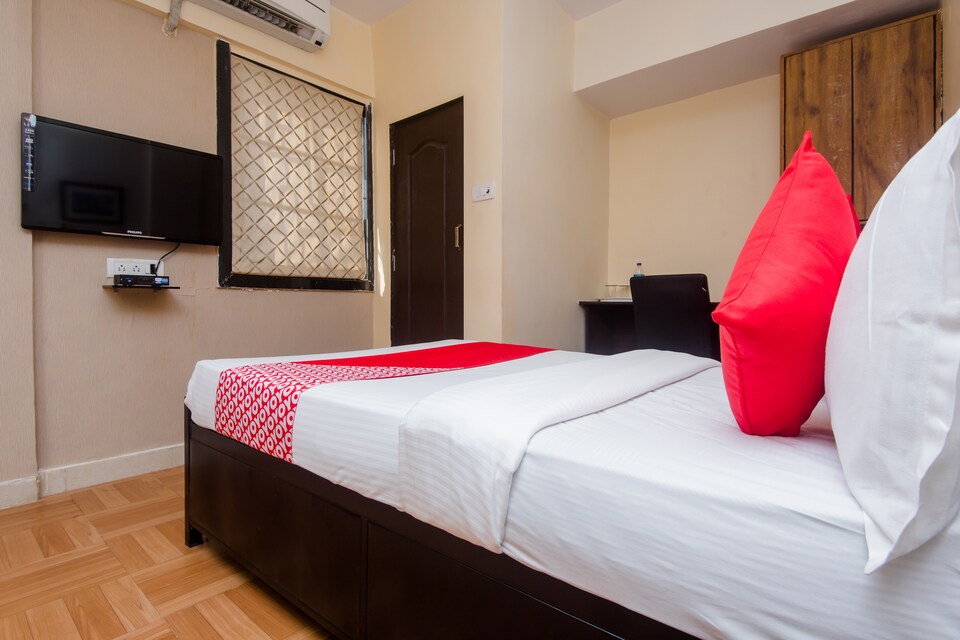 OYO 8373 Rigga Inn, Juhu, Mumbai