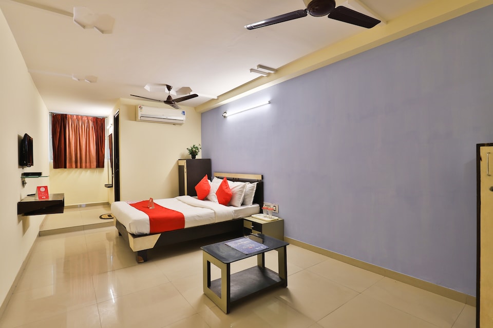 Collection O 8376 Hotel Angel Plaza, SG Highway Ahmedabad, Ahmedabad