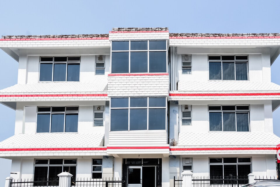 OYO Flagship 8816 Whispering Pines, Laban, Shillong