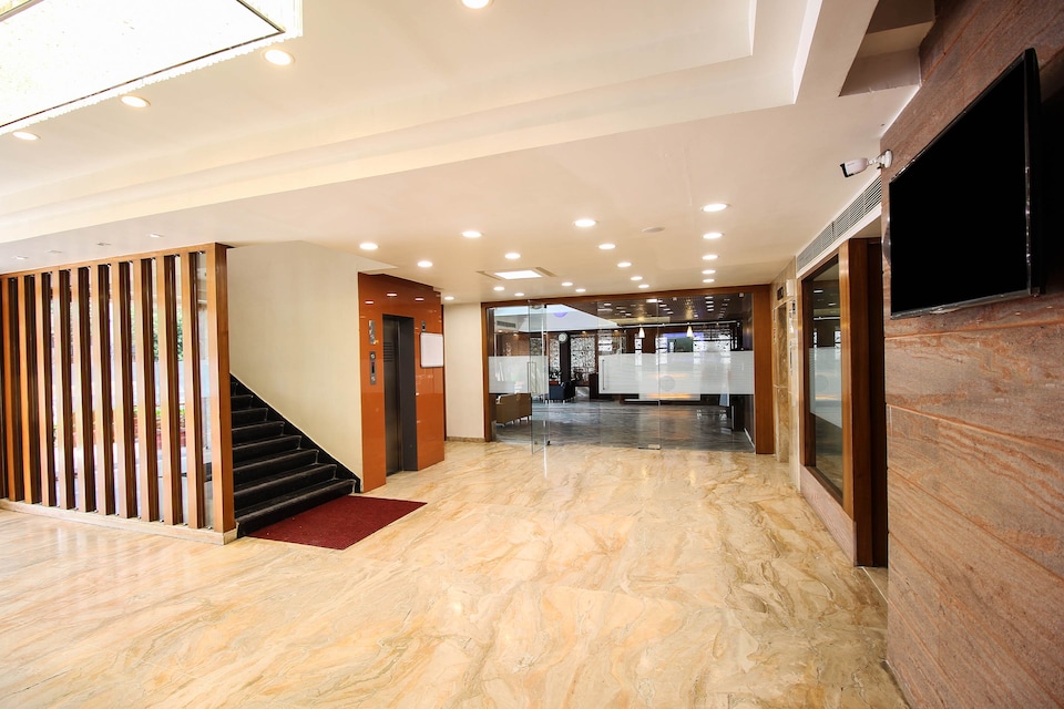 OYO 1170 होटल सिल्वर क्लाउड, Ashram Road Ahmedabad, अहमदाबाद