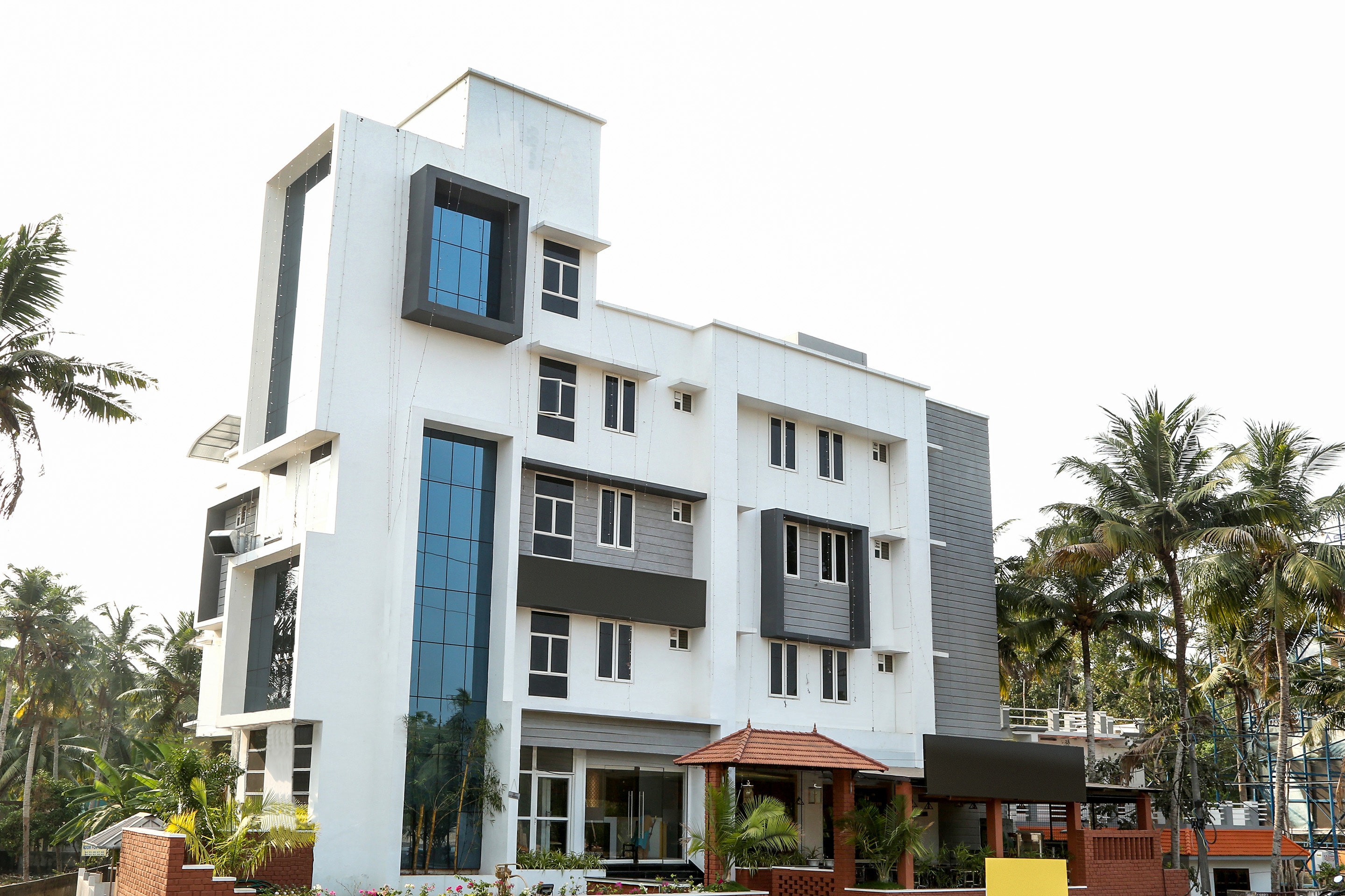 Hotels near Kazhakuttam Railway Station  Thiruvananthapuram  Room