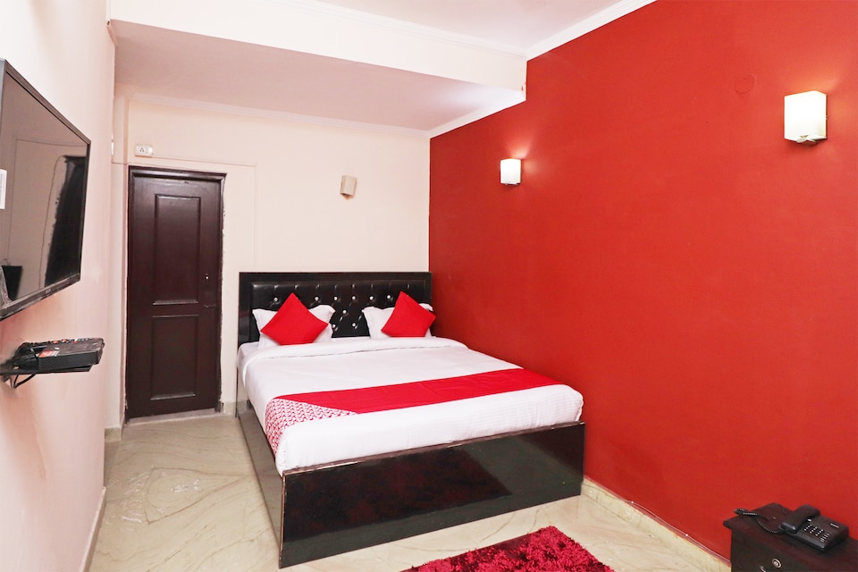 OYO 8438 Prakash Residency, Noida Expressway SEZ, Noida