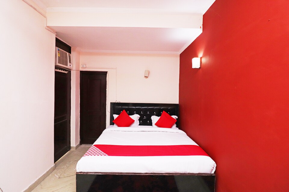 OYO 8438 Prakash Residency, Noida Expressway SEZ, Noida