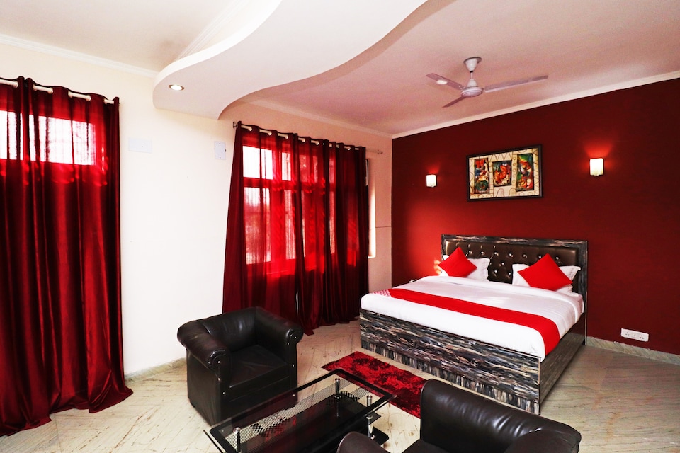 OYO 8438 Prakash Residency, Noida Expressway SEZ, Noida