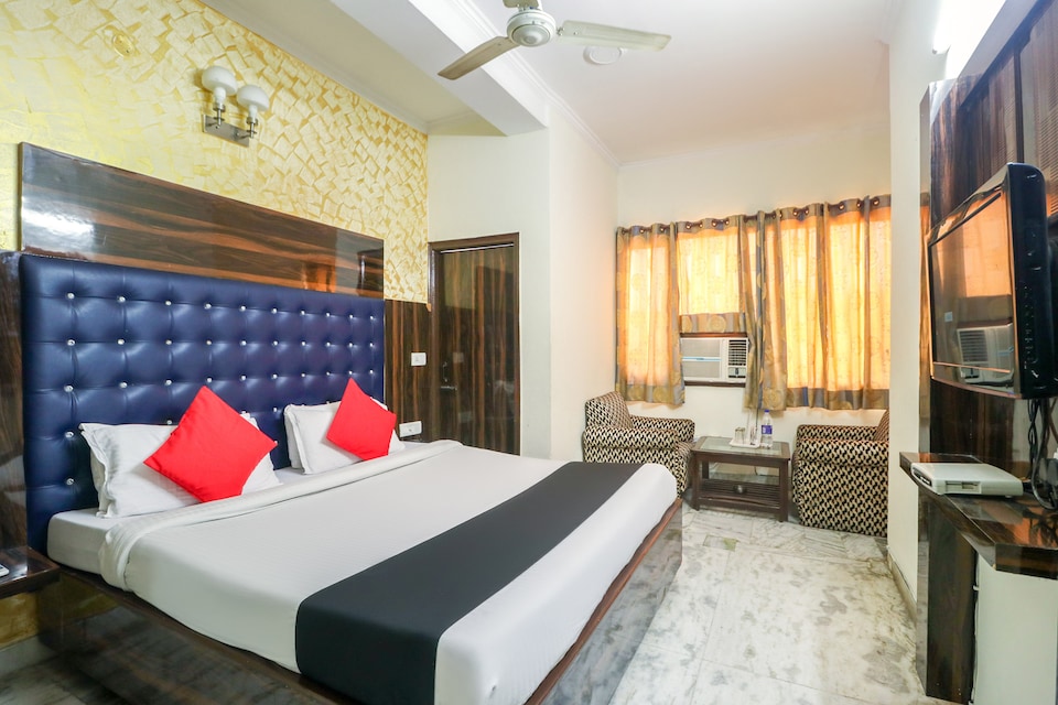 Capital O 8441 Shelton, Central Chandigarh, Chandigarh