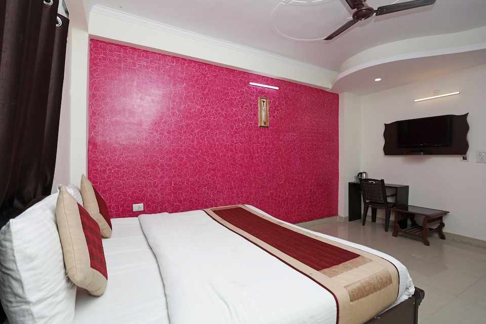 OYO 8447 Cosy Tree, Noida Industrial Area Mamura, Noida