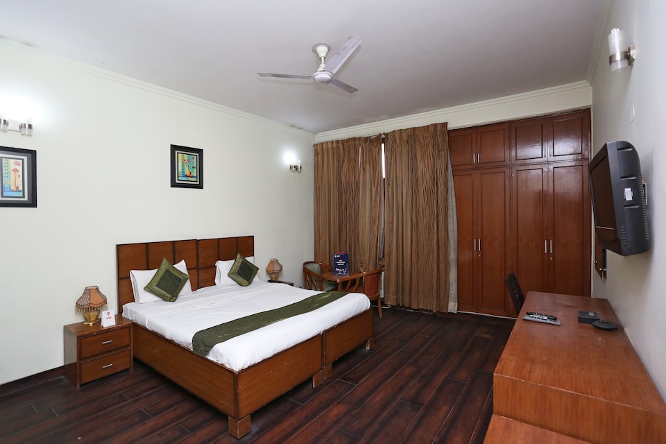 OYO 8451 JDM Residency, Golf Course Road, Gurgaon