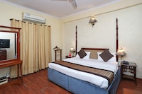 OYO Near Sahara Mall Near Aravali Biodiversity Park