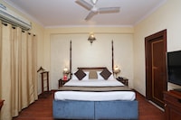 OYO Near Sahara Mall Near Aravali Biodiversity Park