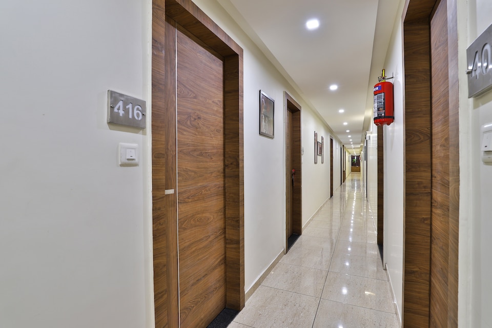OYO 8484 Hotel Royal Residency, Sama Vadodara, Vadodara