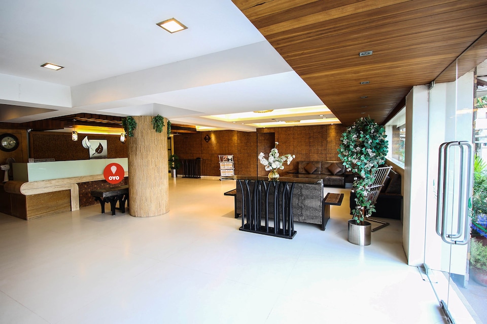 OYO Premium 037 Thaltej SG Highway, SG Highway Ahmedabad, अहमदाबाद