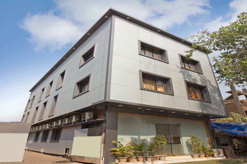 OYO 8490 Hotel Grandeur, Mumbai International Airport, Mumbai