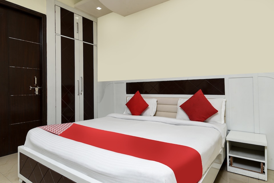 OYO 8500 Sunrise Cave, Noida City, Noida