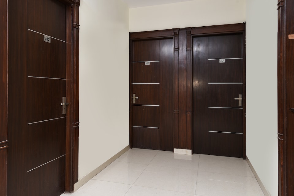 OYO 8500 Sunrise Cave, Noida City, Noida