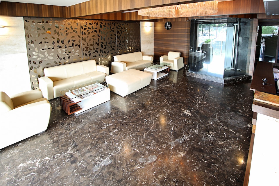 OYO 1183 Hotel Kells, SG Highway Ahmedabad, Ahmedabad