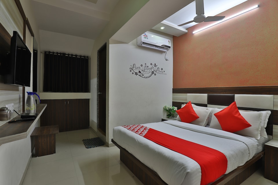 OYO 8532 Hotel Sunstay, Navrangpura Ahmedabad, Ahmedabad