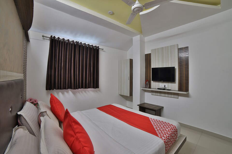OYO 8532 Hotel Sunstay, Navrangpura Ahmedabad, Ahmedabad