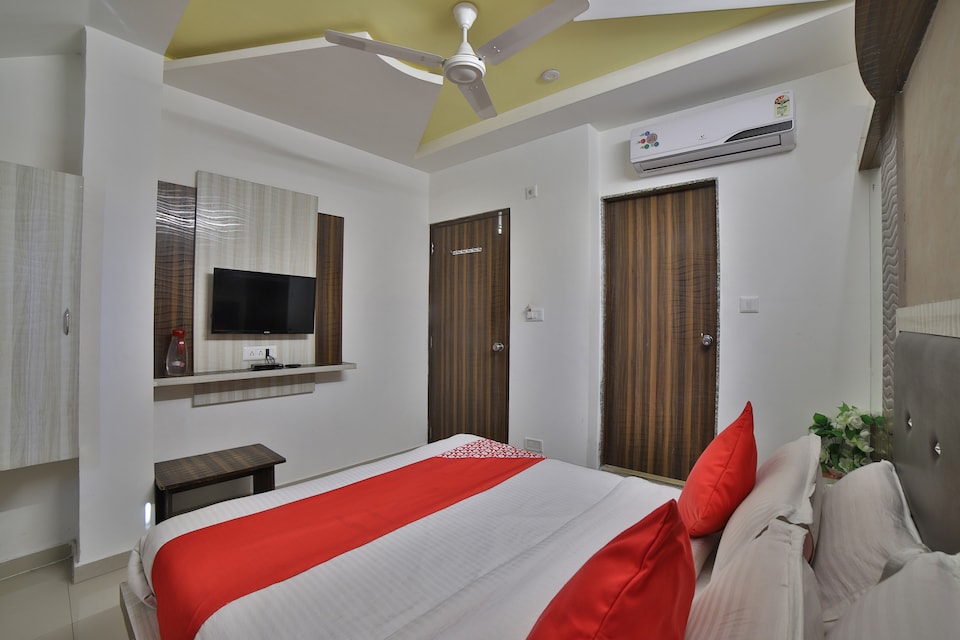 OYO 8532 Hotel Sunstay, Navrangpura Ahmedabad, Ahmedabad