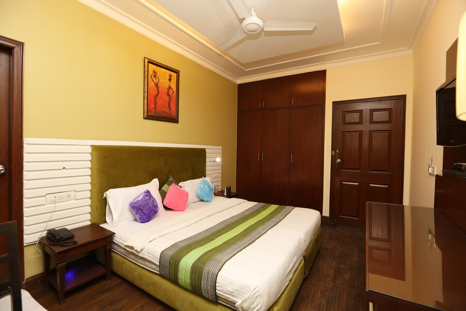 Live as GRG781, Golf Course Road, Gurgaon
