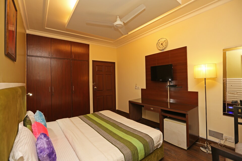 Live as GRG781, Golf Course Road, Gurgaon